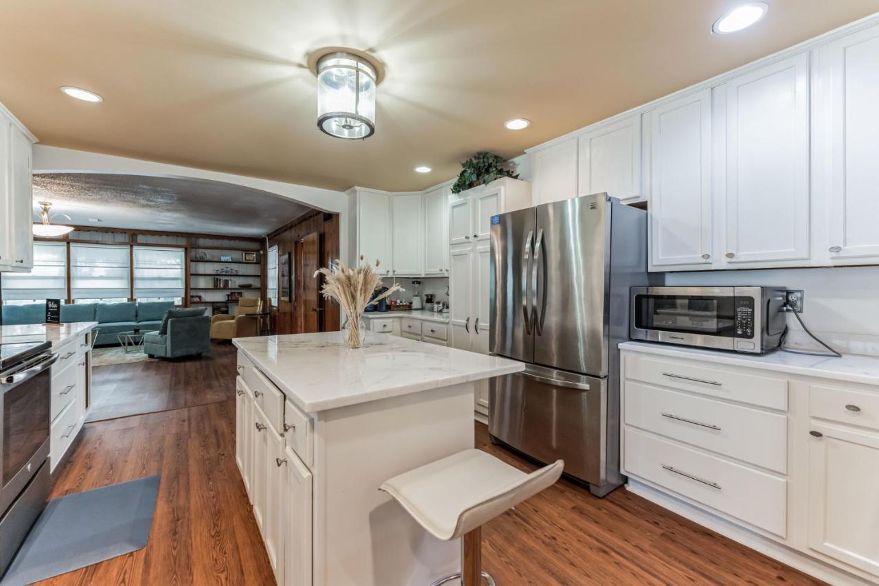 Mins To Graceland Secluded Rambling Ranch Style Home Memphis Eksteriør bilde