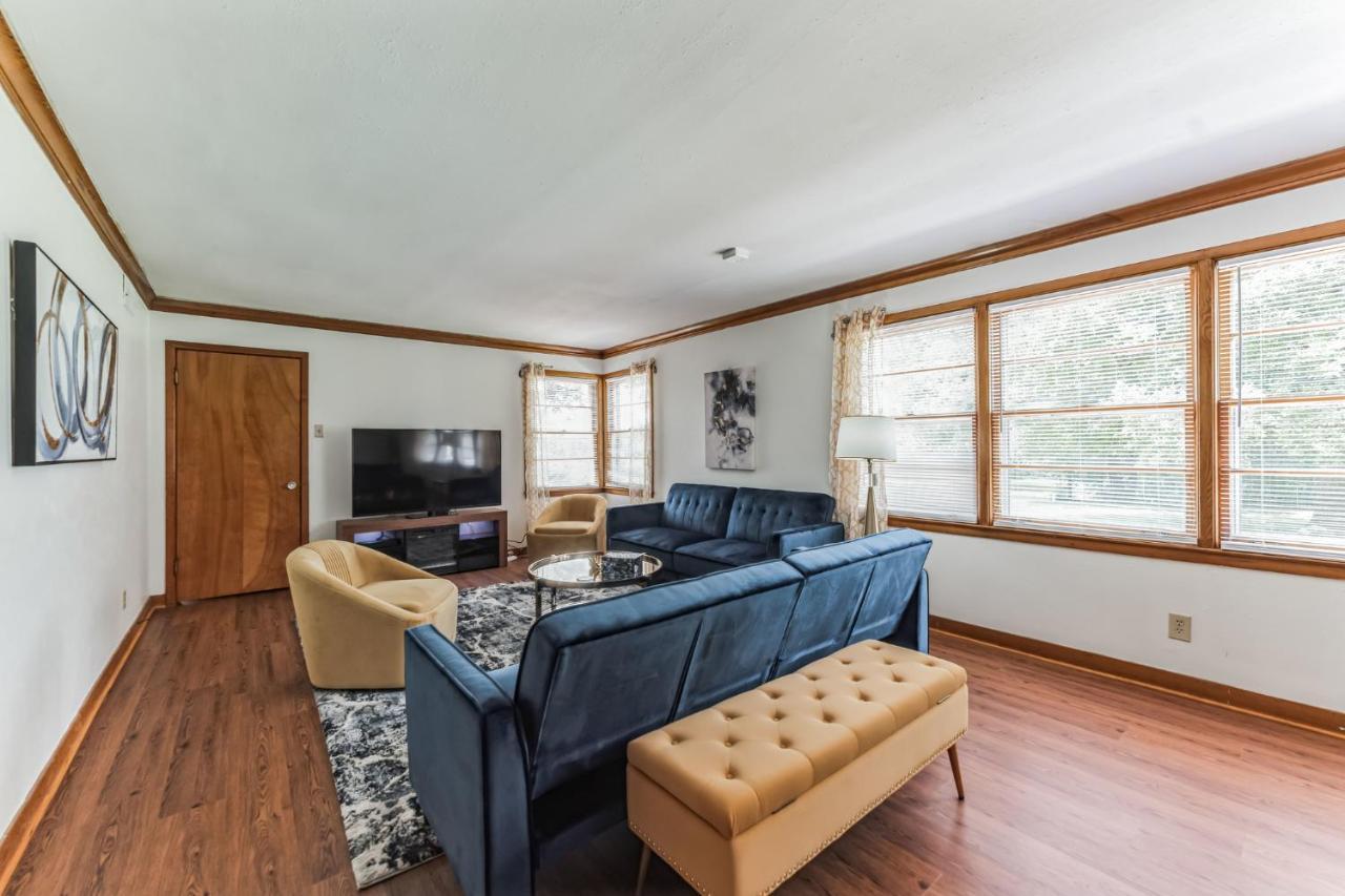 Mins To Graceland Secluded Rambling Ranch Style Home Memphis Eksteriør bilde